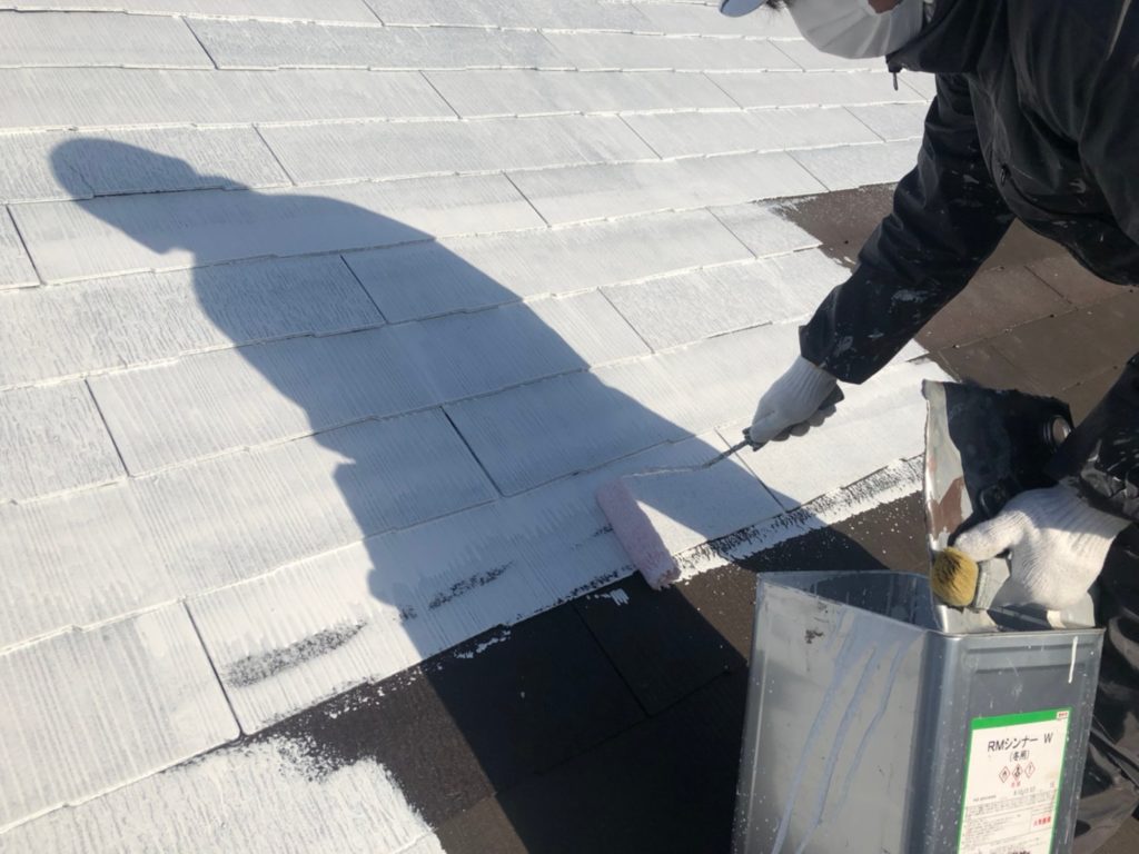 屋根部破損箇所交換後下塗り塗装