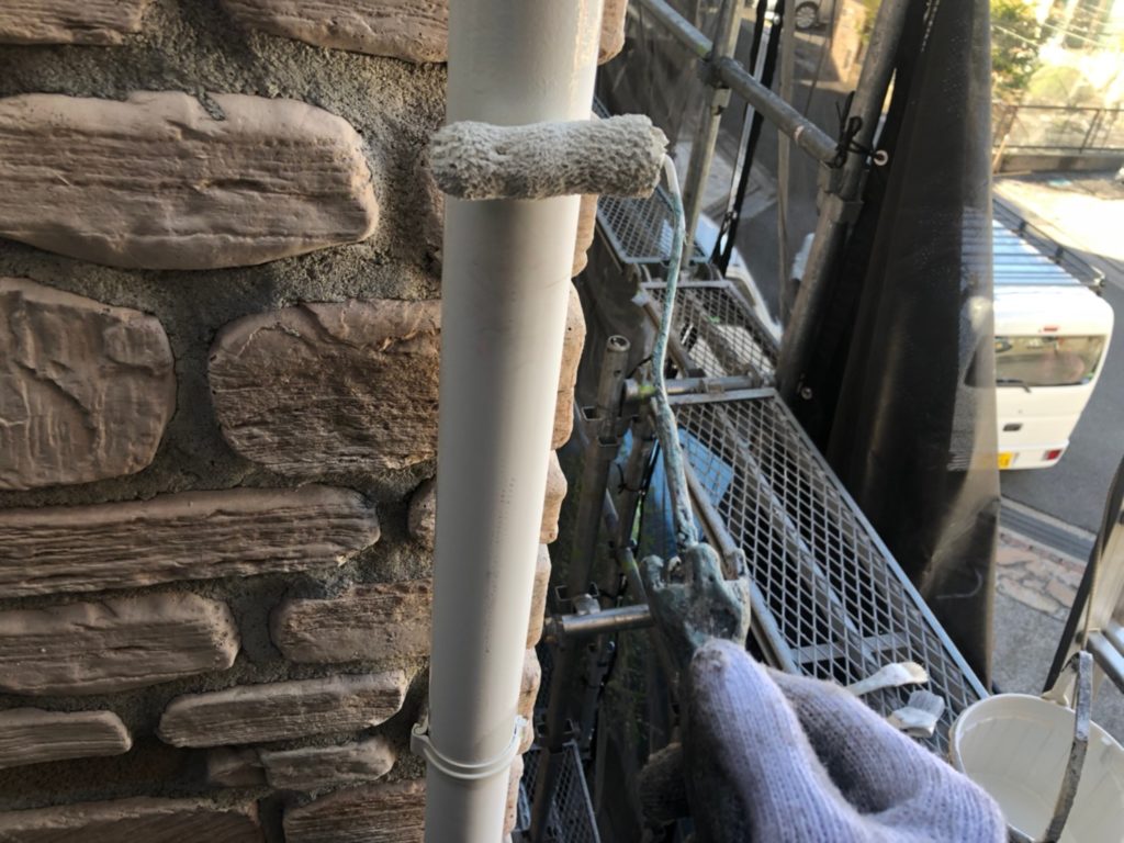 樋部仕上げ材塗布(1回目)