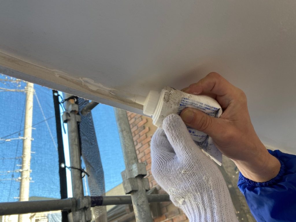 軒天部脆弱部分ボンドコーク充填