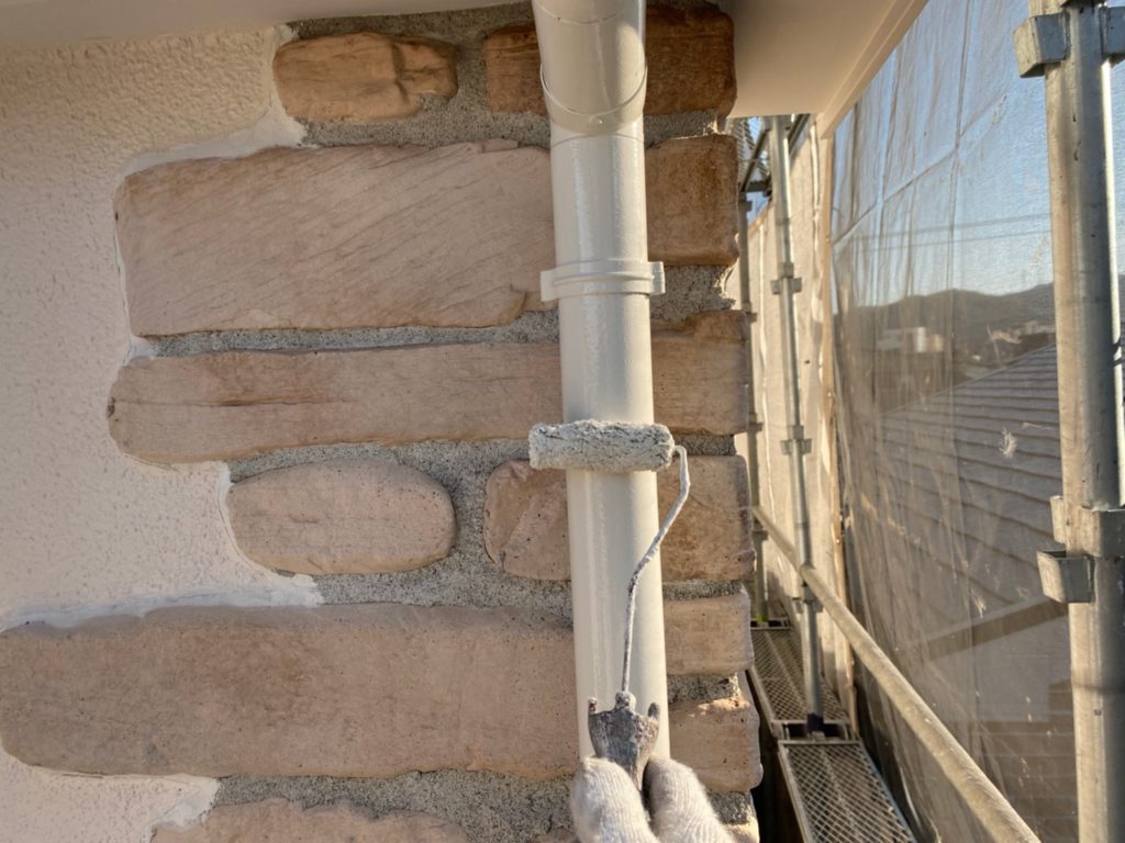 樋部仕上げ材塗布(2回目)