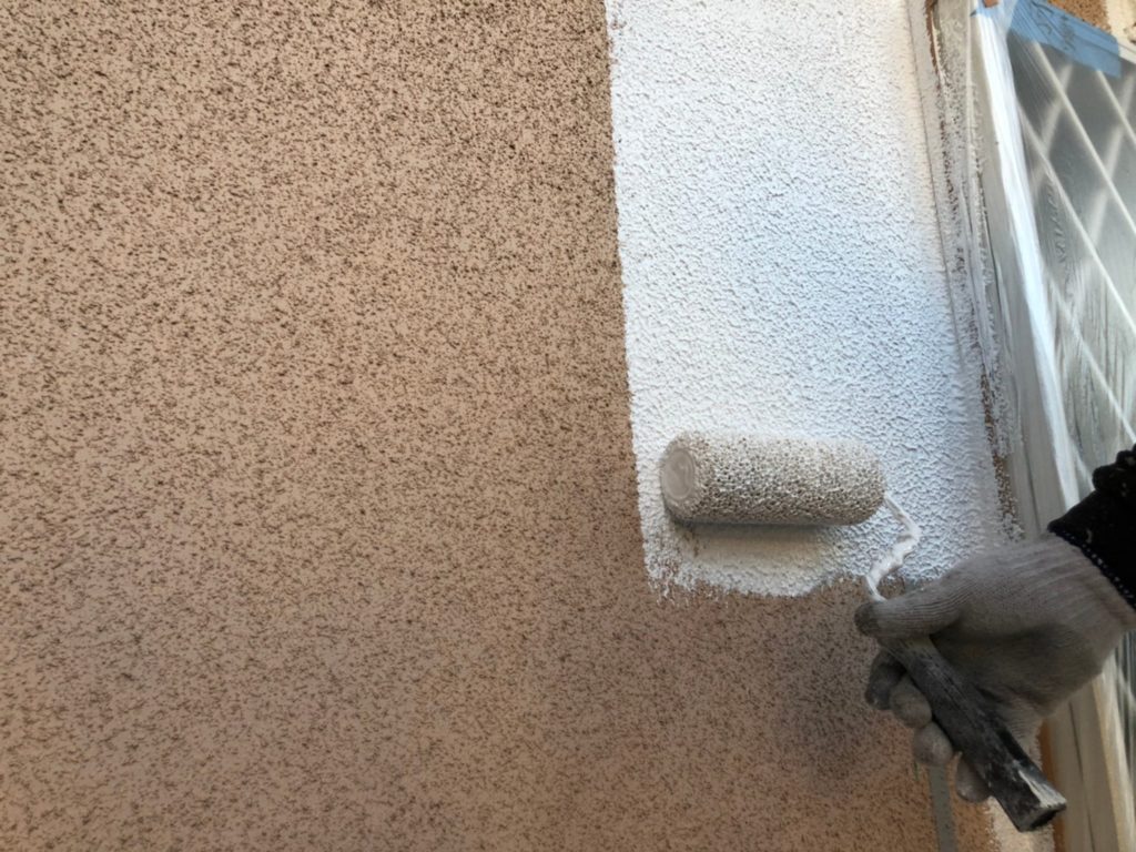 外壁部下塗り材塗布(パターン付け)