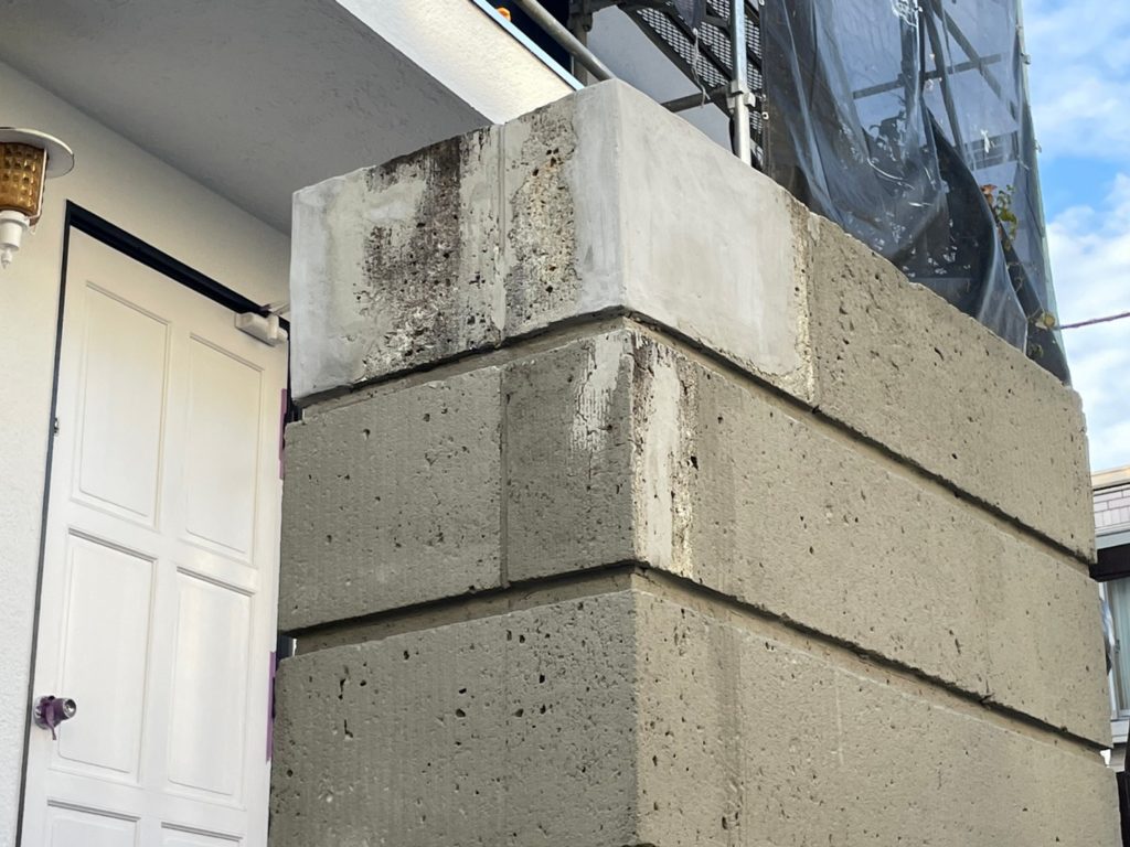 外塀の大谷石部分補修