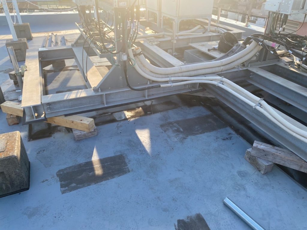 通信用設備の架台の浮上